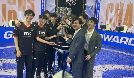 赛中名列前 赛中名列前